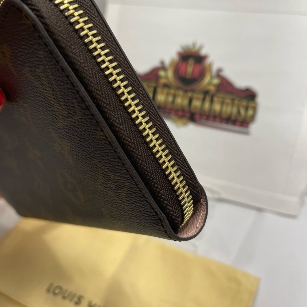 - Louis Vuitton Zippy Wallet in Monogram, comes with dust bag, box and receipt. - Picture 11 of 14